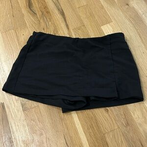 White Fox Black Mini Skort Size Small